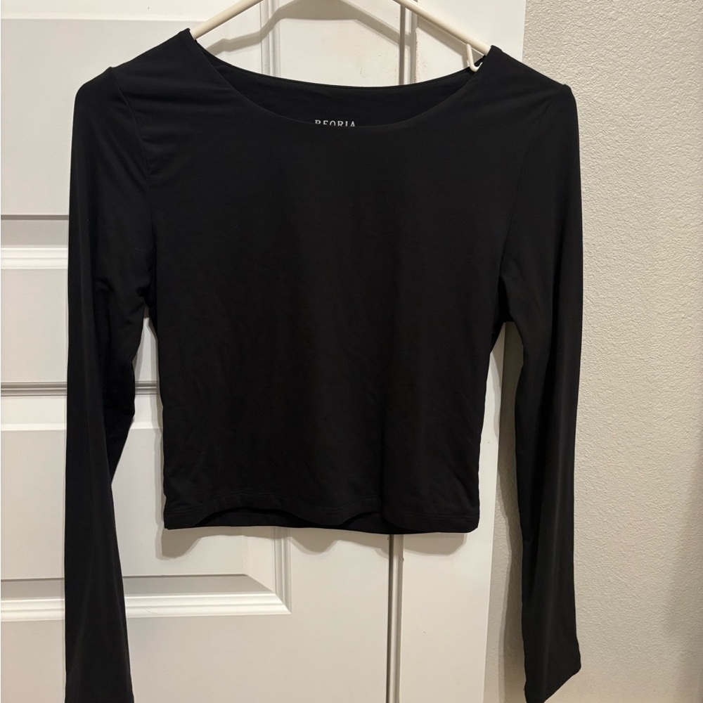 ReoRia Black Fitted Long Sleeve Crop Tee